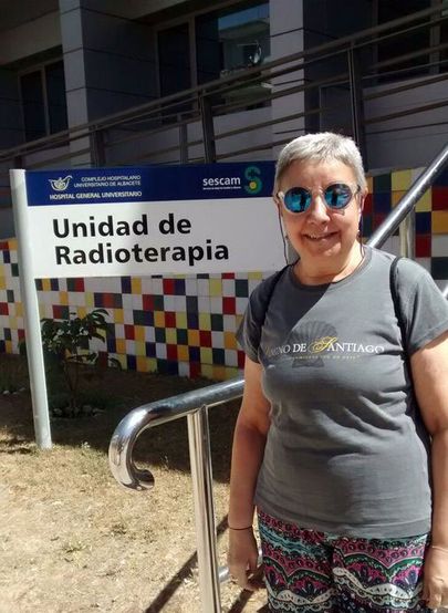 Rosa Villada en la puerta de Radiología